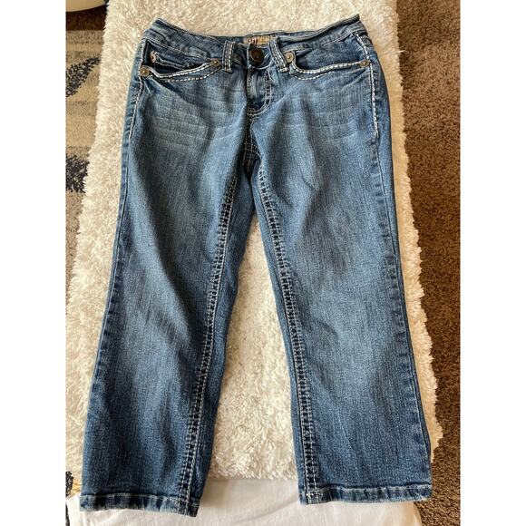 YMI jeans junior sz. 5 crop jeans. Cute, fun - Picture 1 of 10